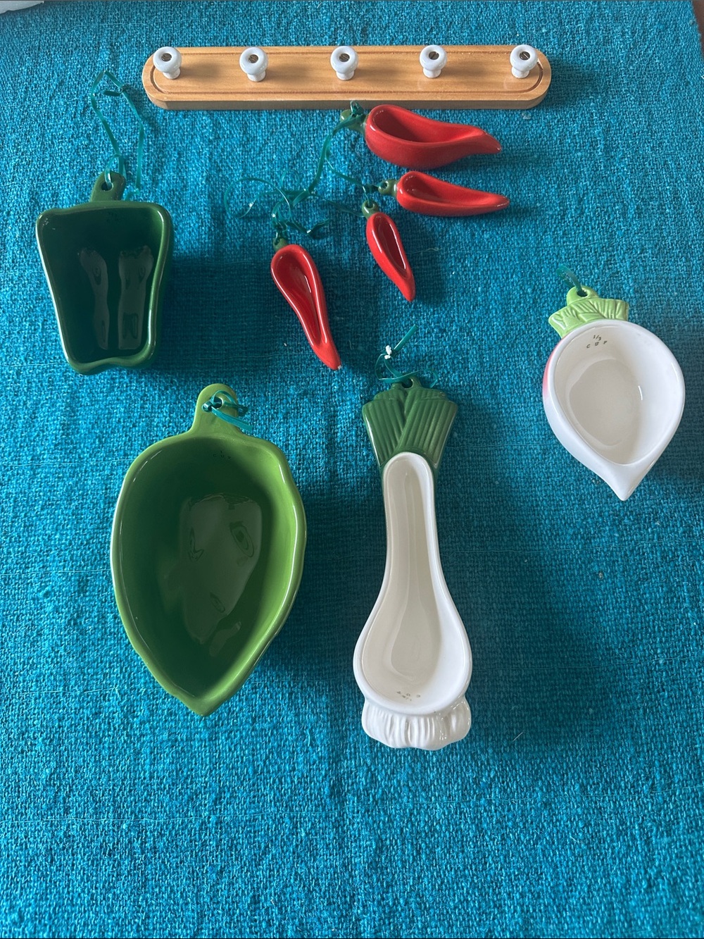 Vintage Avon Vegetable Measuring Cup and Spoon Set in Original Packaging - Picture 2 of 3
